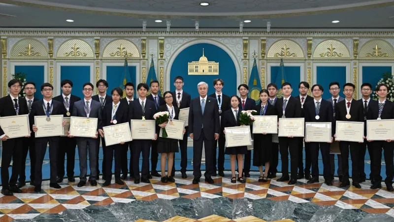 Касым-Жомарт Токаев наградил победителей и призеров международных олимпиад