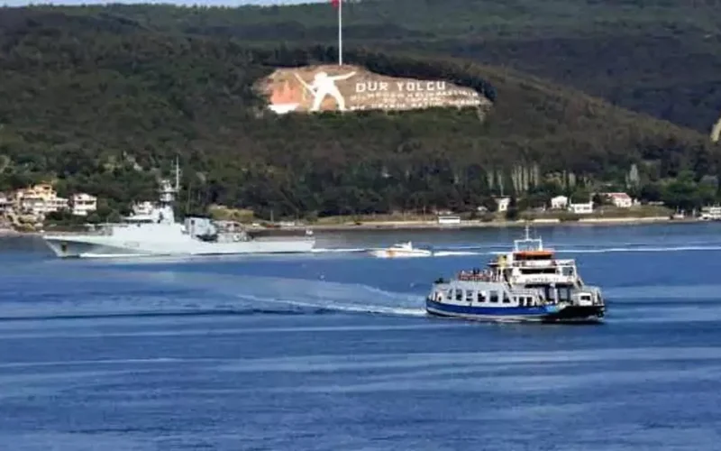 Огонь перекрыл небо и море: в Турции приостановлены судоходство и работа аэропорта