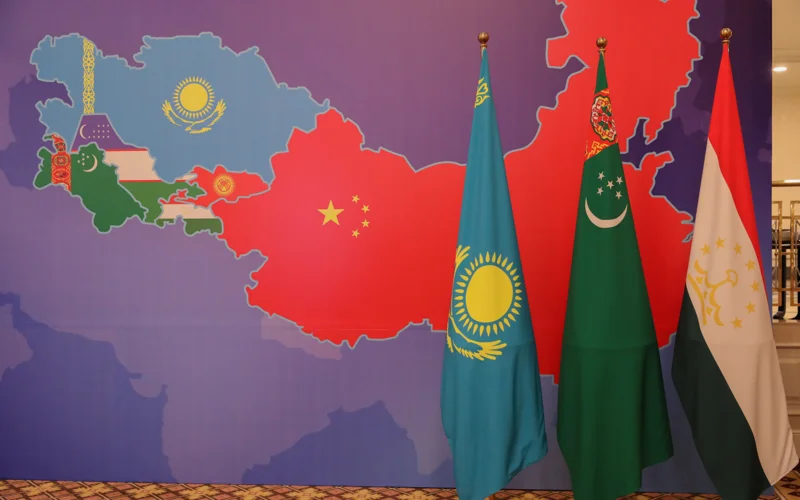 «В одной лодке»: Узбекистан и Казахстан обсуждают сотрудничество в авиации и логистике