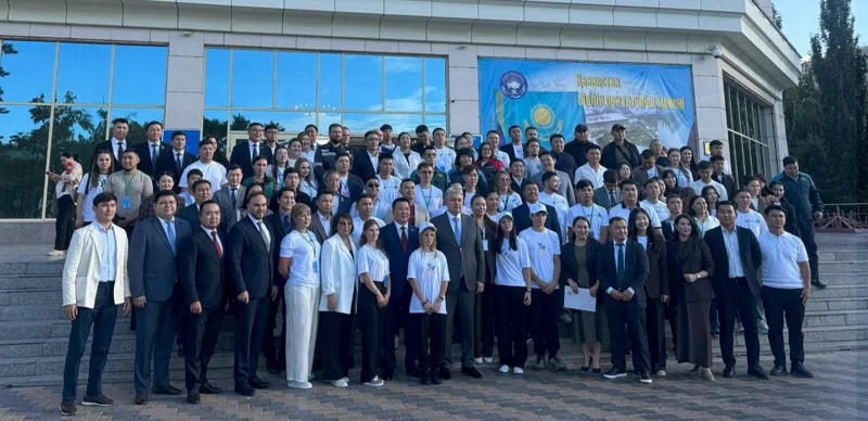 Qoǵamnyń jumysshy mamandyqtarǵa degen kózqarasyn ózgertýimiz kerek — Ermek Kósherbaev