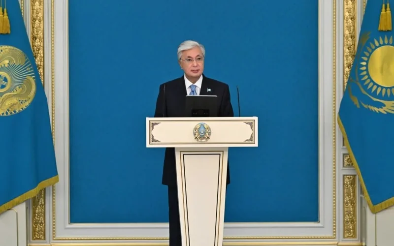Prezıdent: elimizdiń jarqyn bolashaǵy — óskeleń urpaqtyń qolynda