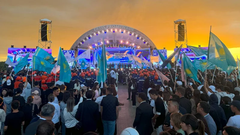 Как Правительство поддерживает молодых казахстанцев 