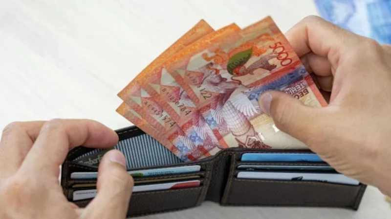 Лесхоз, энергетика и связь: в каких отраслях Казахстана выросла зарплата