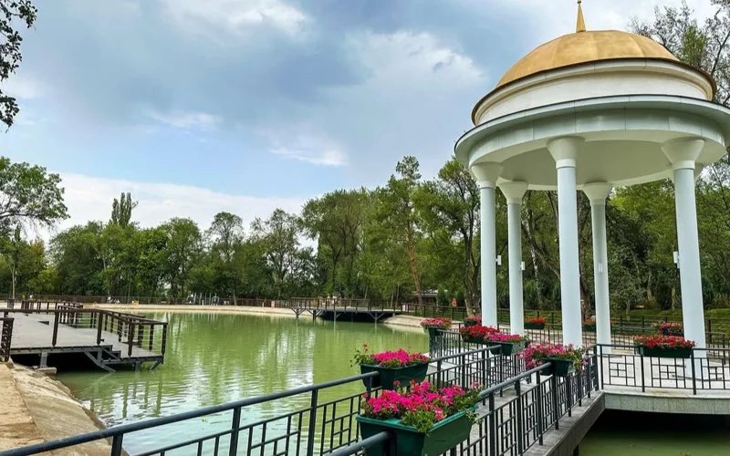 ALMATY. KAZINFORM — Almatylyqtardyń súıikti oryndarynyń biri — «Terreńqur» aımaǵynda jóndeý jumystary aıaqtaldy.