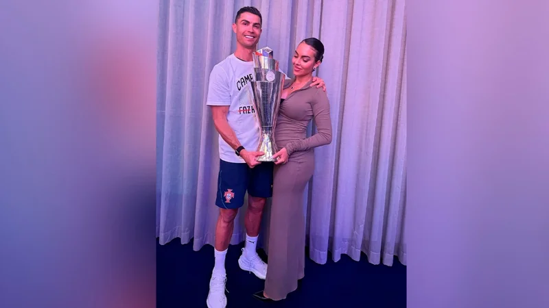 Роналду сделал предложение матери своих детей 