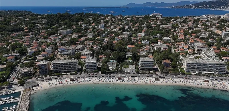 Frantsııanyń 14 departamentinde aptap ystyqqa baılanysty «qyzyl» deńgeıdegi dabyl jarııalandy