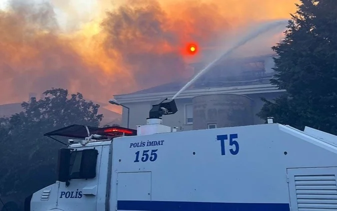 Лесные пожары в Турции: Борьба с огнем продолжается в нескольких провинциях