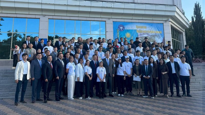 Как Правительство поддерживает молодых казахстанцев 