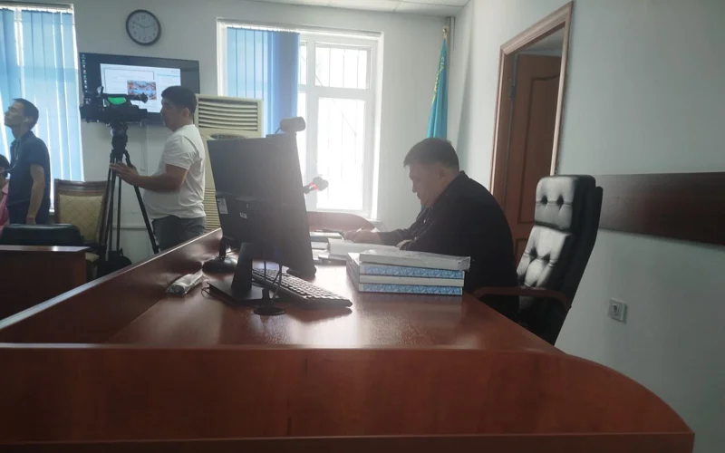 Берденов ісі: Ернар Жиембай әкімдікке барарда қаруын тексеріп көрді — куәгер