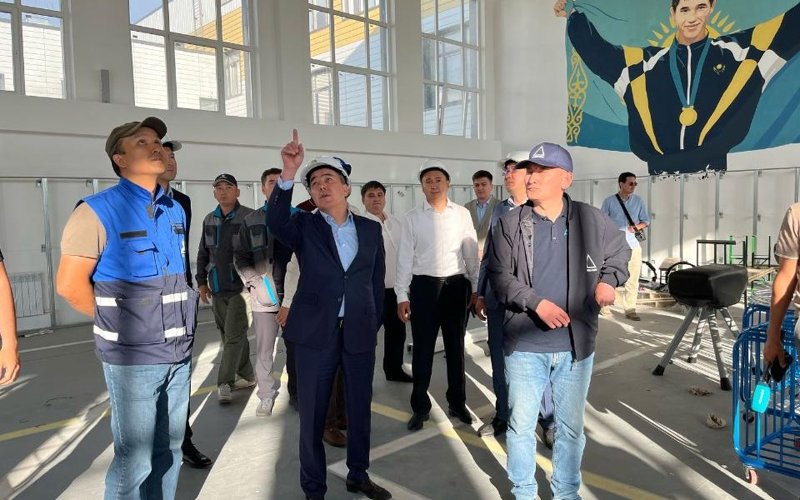 Аким ЗКО проверил строящиеся школы