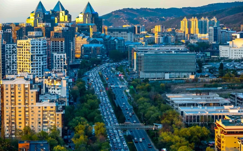 В Алматы обсуждают новые экологические правила — что ждет водителей и шашлычные