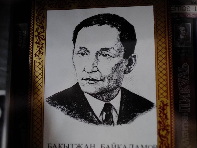 Портрет Бахытжана Байкадамова.
