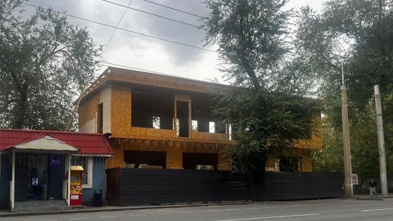 Almatynyń zańsyz salynǵan eki qabatty ǵımarat buzylady 