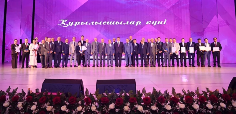 Qyzylordada qurysh qoldy qurylysshylarǵa qurmet kórsetildi 
