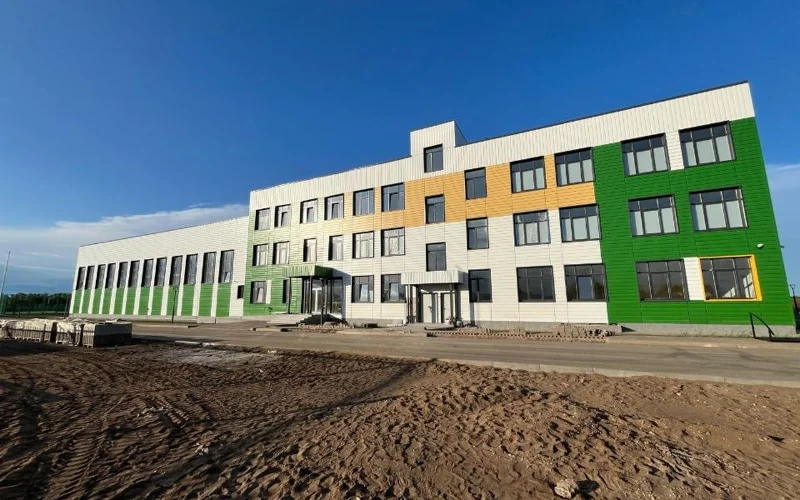 Аким ЗКО проверил строящиеся школы