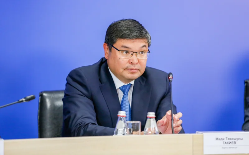 Қазақстандықтар шенеуніктердің қосымша табысын қашан көре алады