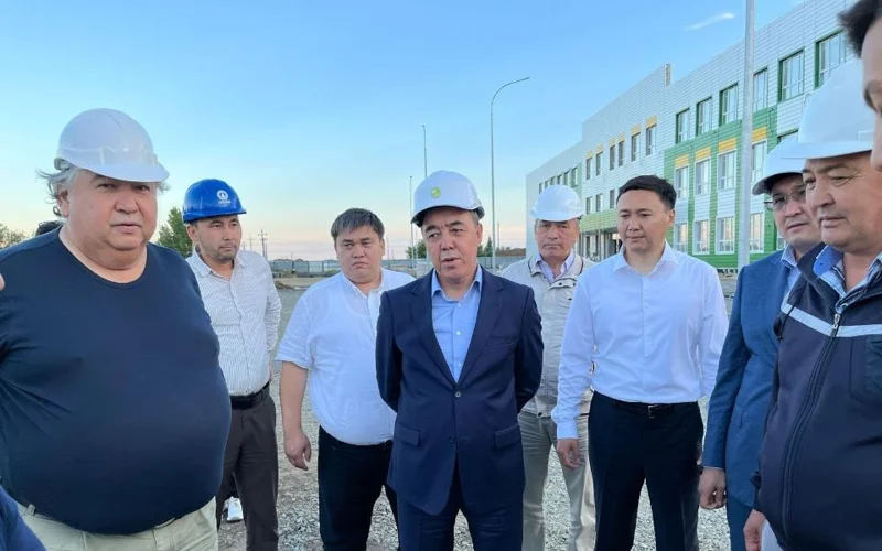 Narıman Tóreǵalıev «Keleshek mektepter» jobasy aıasyndaǵy qurylys jumystaryn tekserdi  