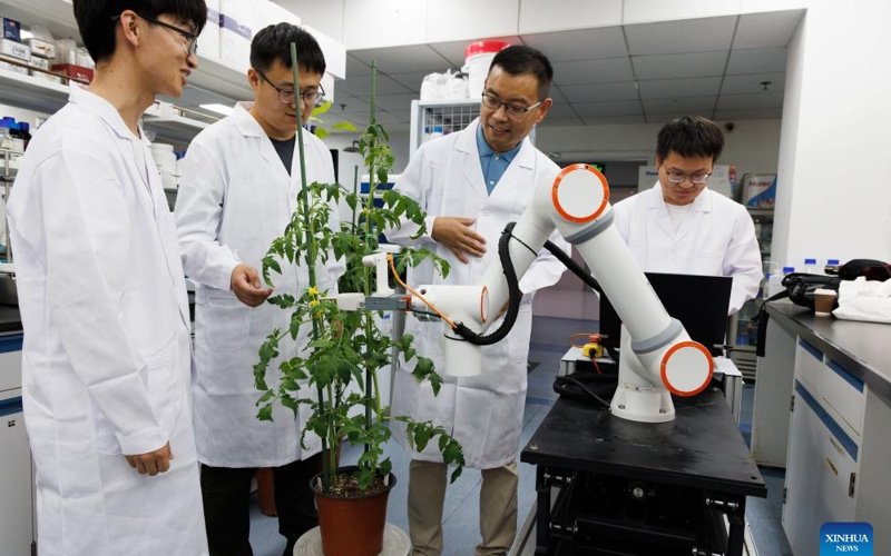 Chinese scientists develop world's first full-process intelligent breeding robot Chinese scientists develop world's first full-process intelligent breeding robot