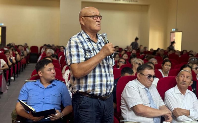 Qonaevta zańsyz saýda oryndary buzylyp, ornyna saıabaq salynady