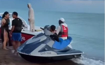  Во время прогулки на катере двое девушек едва не утонули