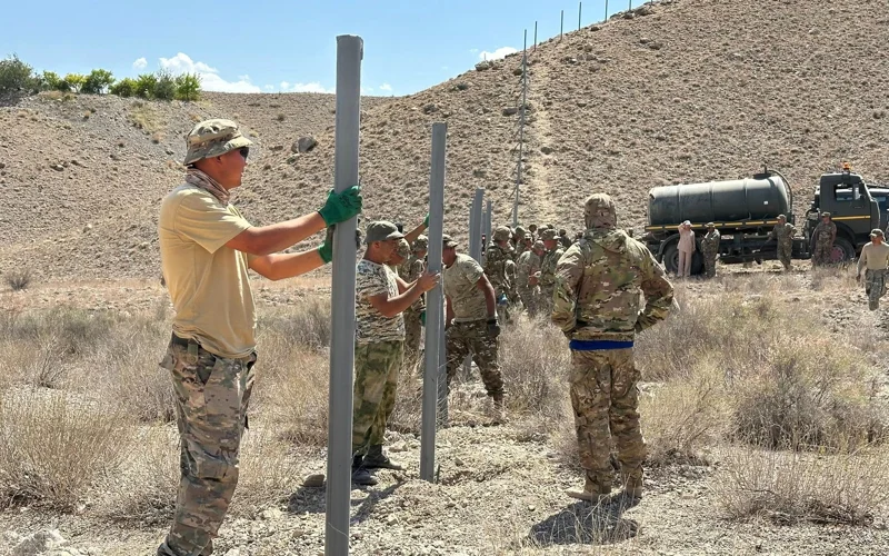 Кыргызстан укрепляет границу с Таджикистаном
