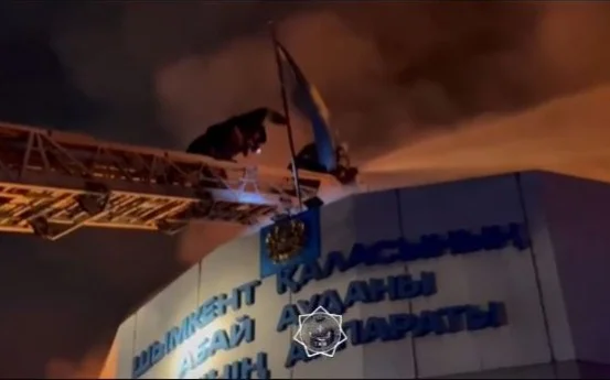 Крыша акимата Абайского района сгорела в Шымкенте