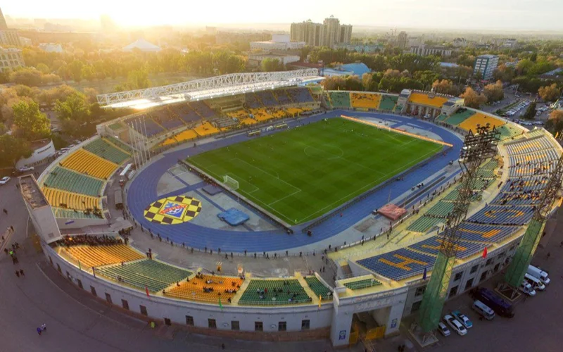 Алматыдағы орталық стадион көгалы Джей Ло концертінен кейін қандай күйде