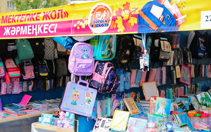 ранцы, рюкзаки, школьные принадлежности 