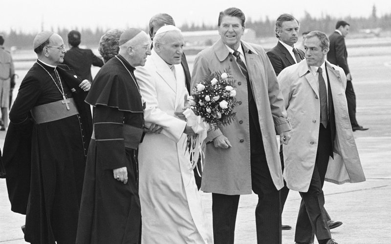President Ronald Reagan met Pope John Paul II 