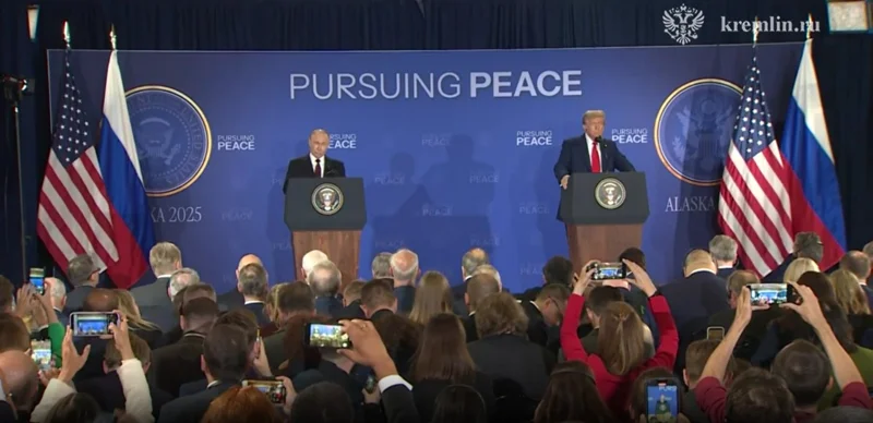 Российский и американский лидеры вышли к журналистам на совместную пресс-конференцию.