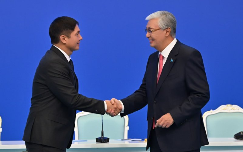 Президент бір топ ұстазға мемлекеттік наградалар табыстады