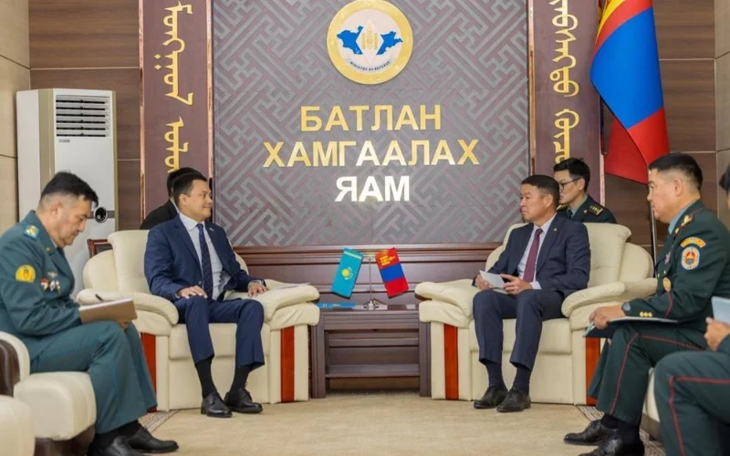 哈驻蒙大使会见蒙古国国防部长 双方就加深军事合作交换意见