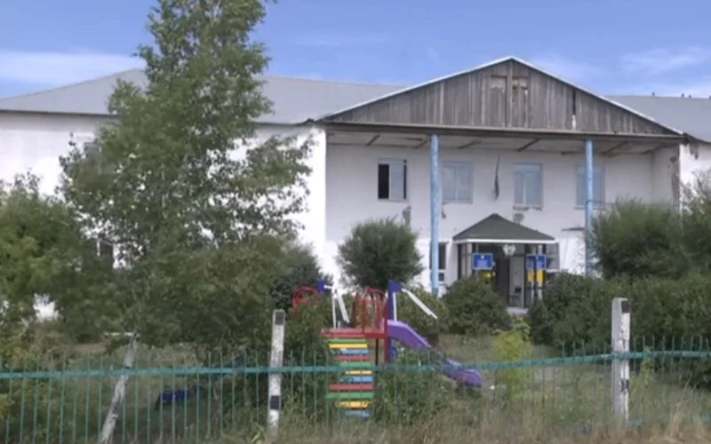 Жители одного из районов Карагандинской области встали на защиту своих школ