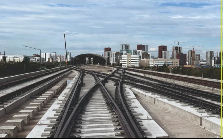 В Астане завершена укладка рельсов основной линии LRT