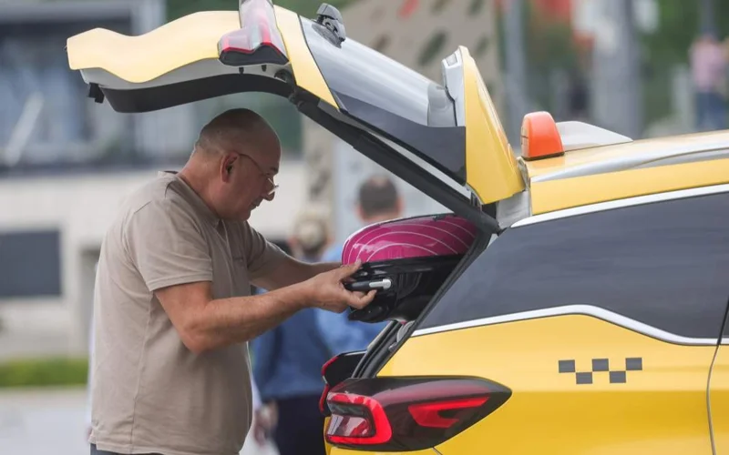 Российские таксопарки готовят распродажу подержанных иномарок — СМИ