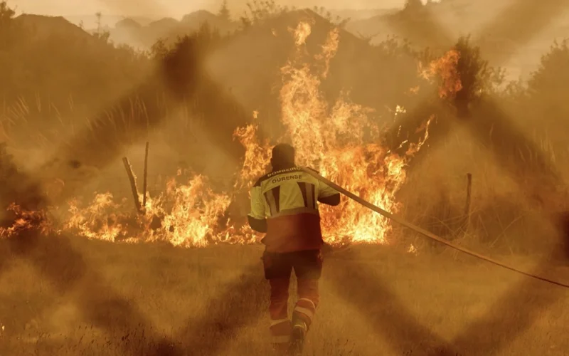 Spain deploys another 500 soldiers to battle 20 big wildfires