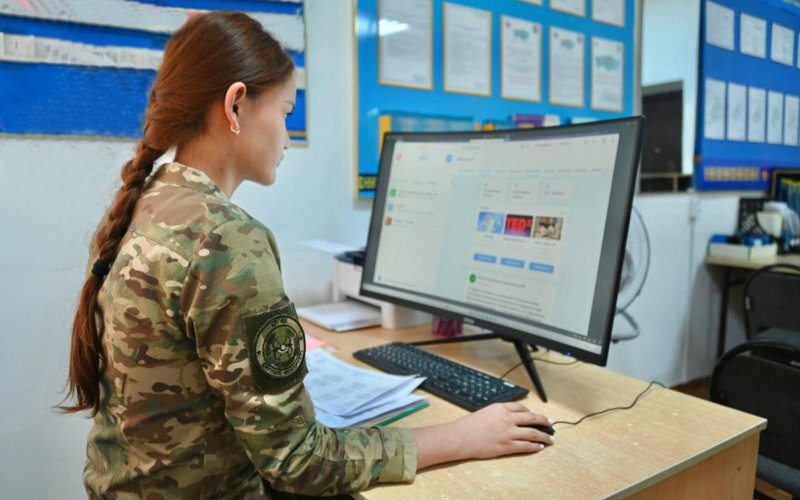 Казахстанские военные переходят на национальный мессенджер Aitu