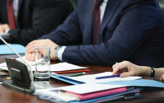 Қырғызстанда мемлекеттік қызметкерлердің жалақысы артады