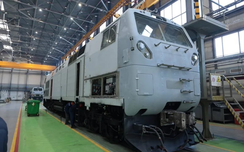 Үкімет басшысы машина жасау өндірісін локализациялауды арттыратын келісімдер әзірлеуді тапсырды 