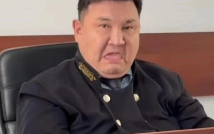 БАҚ өкіліне аузын қисайтқан судьяның әрекеті тексерілетін болады