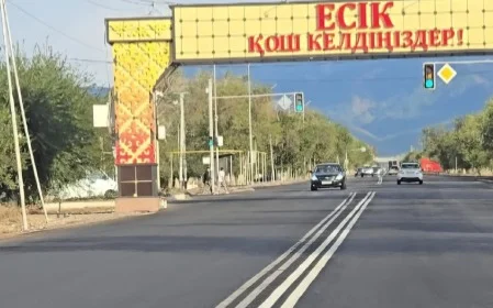 4 jolaqty jol: Esik qalasynda artyq syzylǵan jol belgileri alyndy