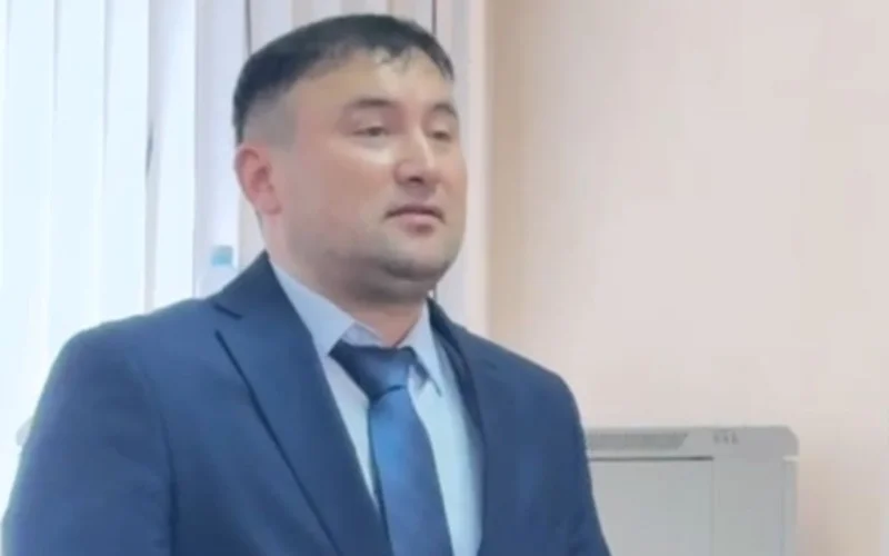 «Екіжүзді адам деп айтқаным рас»: Ақтөбеде мемлекеттік қызметші жазаға тартылды