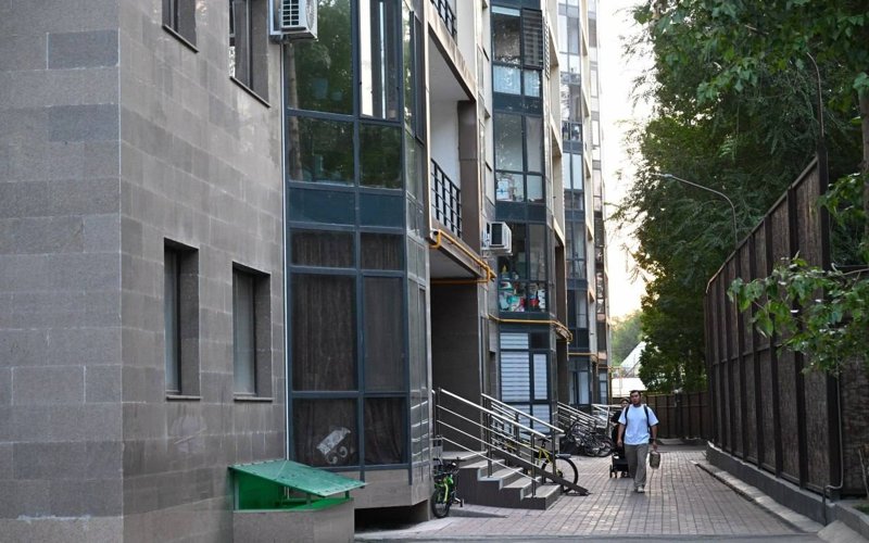 Инженерные сети двух ЖК Алматы передадут на баланс города