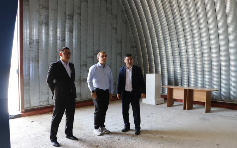 Депутат Мажилиса Никита Шаталов ознакомился со строительством современного полигона твердых бытовых отходов в городе Абай.