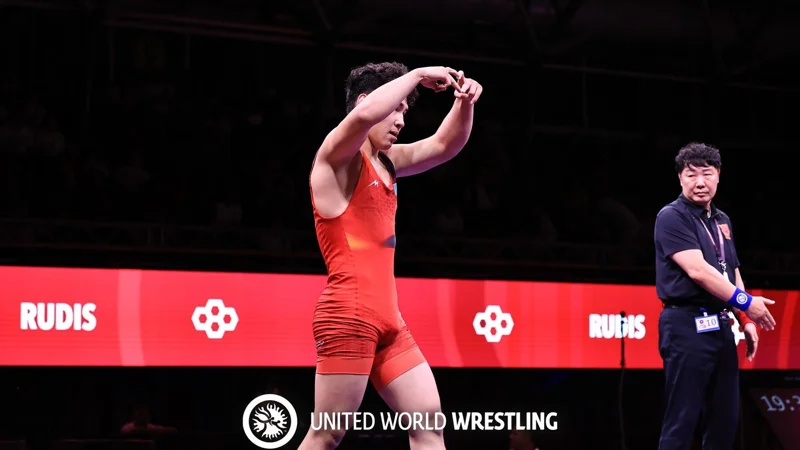 «Классик» Диас Сейткалиев победил чемпиона Азии и вышел в финал ЧМ U20