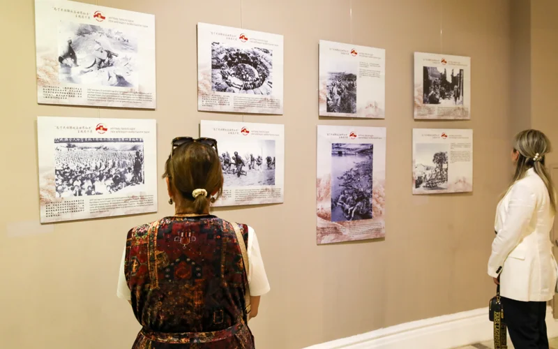 Astanada Qytaıdyń Japon basqynshylaryna qarsy Jeńisine arnalǵan fotokórme ashyldy
