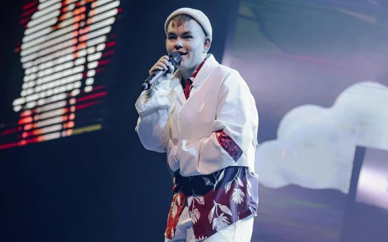 Певец с казахскими корнями представляет Россию на «Новой волне»