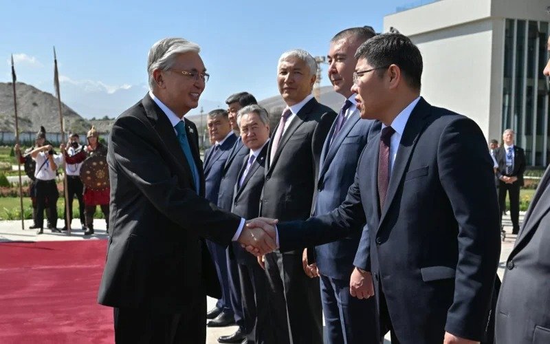 Kassym-Jomart Tokayev and Sadyr Zhaparov meet Kassym-Jomart Tokayev and Sadyr Zhaparov meet