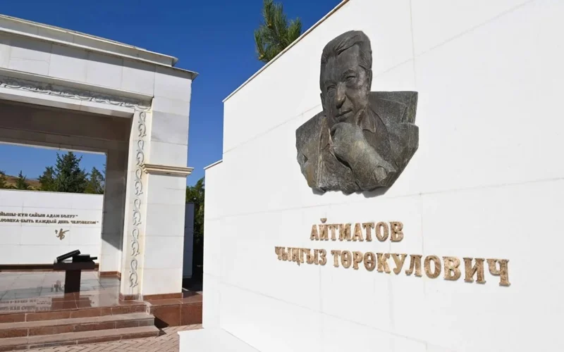 Айтматов қабри