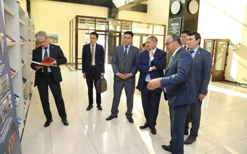 Kazakh and Kyrgyz Ministers of Higher Education visit KazNU branch in Bishkek Kazakh and Kyrgyz Ministers of Higher Education visit KazNU branch in Bishkek